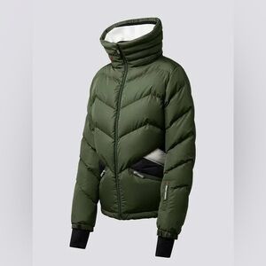 NWOT Perfect Moment Dark Green Apres Duvet Ski Jacket Size Small
